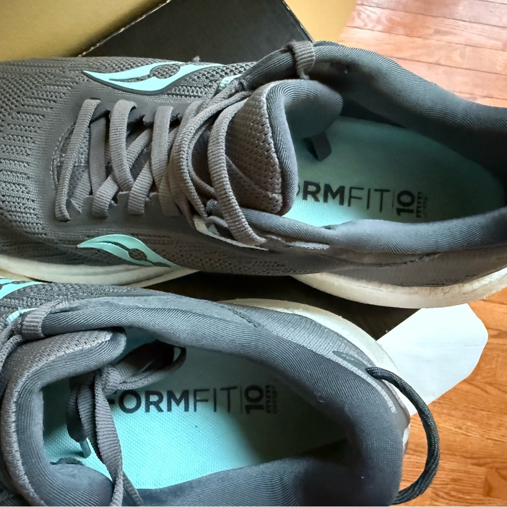 SAUCONY Triumph 21 Gray and Teal Athletic Shoes - Picture 2 of 9